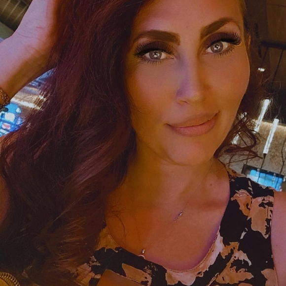 Meet your Posher, Linsey - Picture 3 of 5